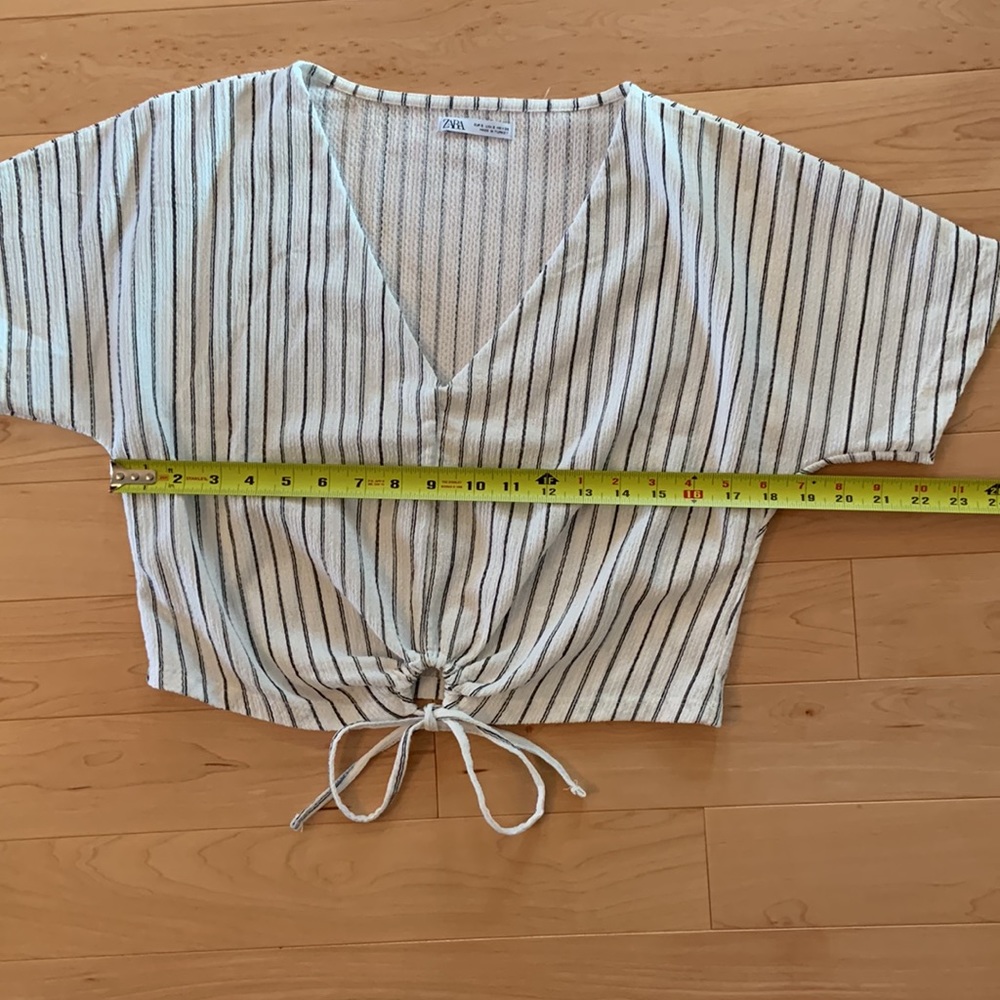 Black and White Striped Zara Cropped V-Neck Top - Picture 4 of 9